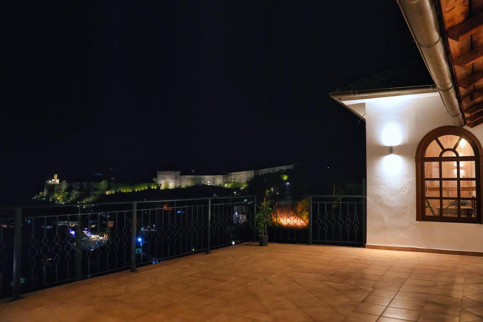 Emblematic House Apartment 4 ジロカストラ エクステリア 写真